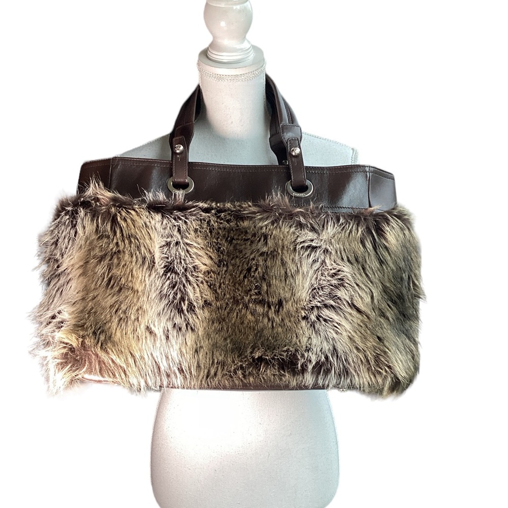 Chanel Paris Biarritz Fantasy Fur Tote. MC - Picture 5 of 16